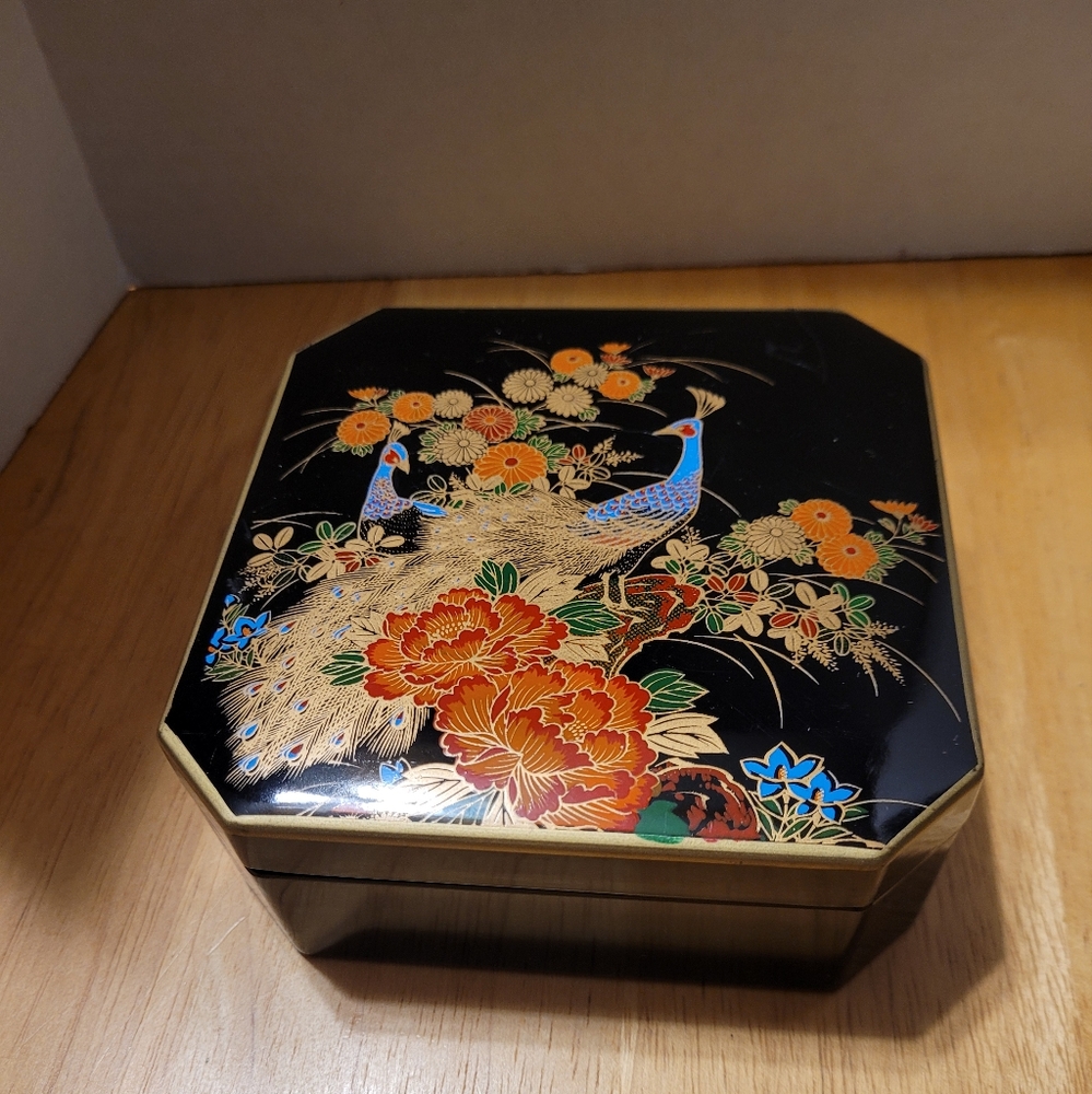 Vintage Japanese Small Square Laquered Box